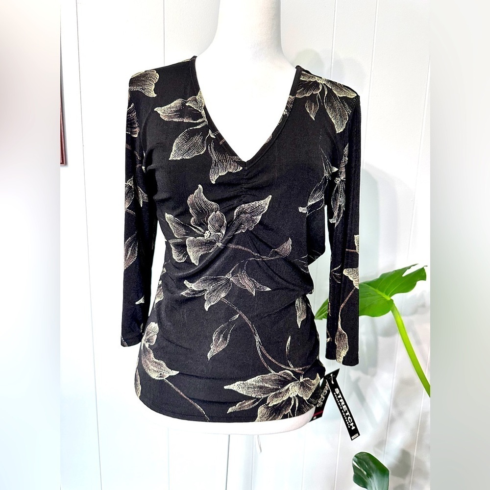 #8)  NWT. Briggs comfy stretch top Size M